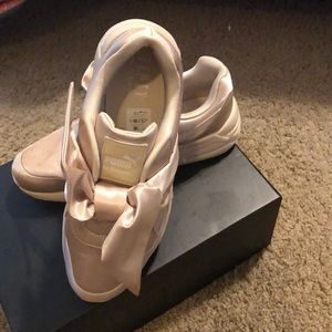 Rihanna FENTY BOW sneaker
